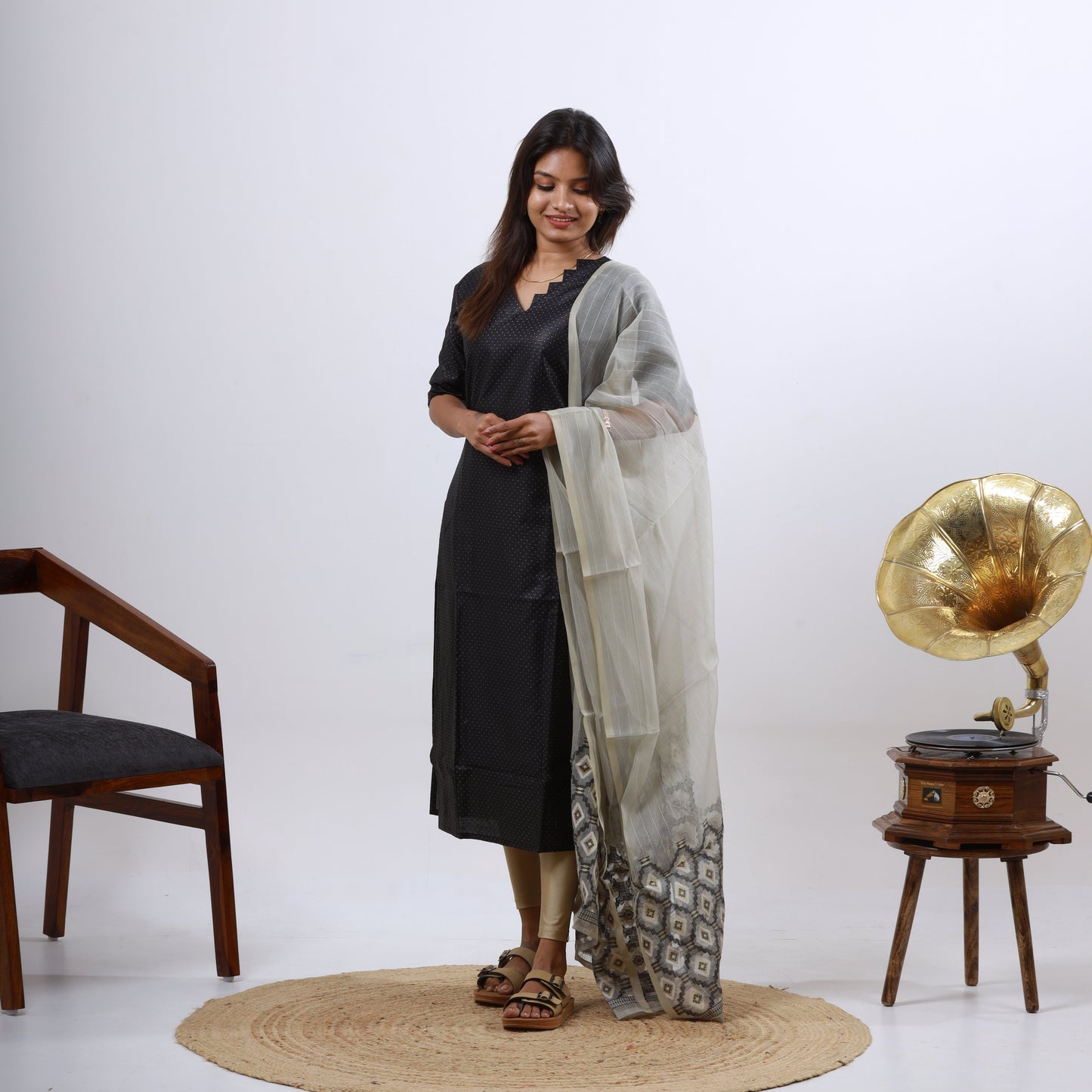 Falling Silk Diamond Butta (Dupatta Chanderi Jacquard)Top and dupatta