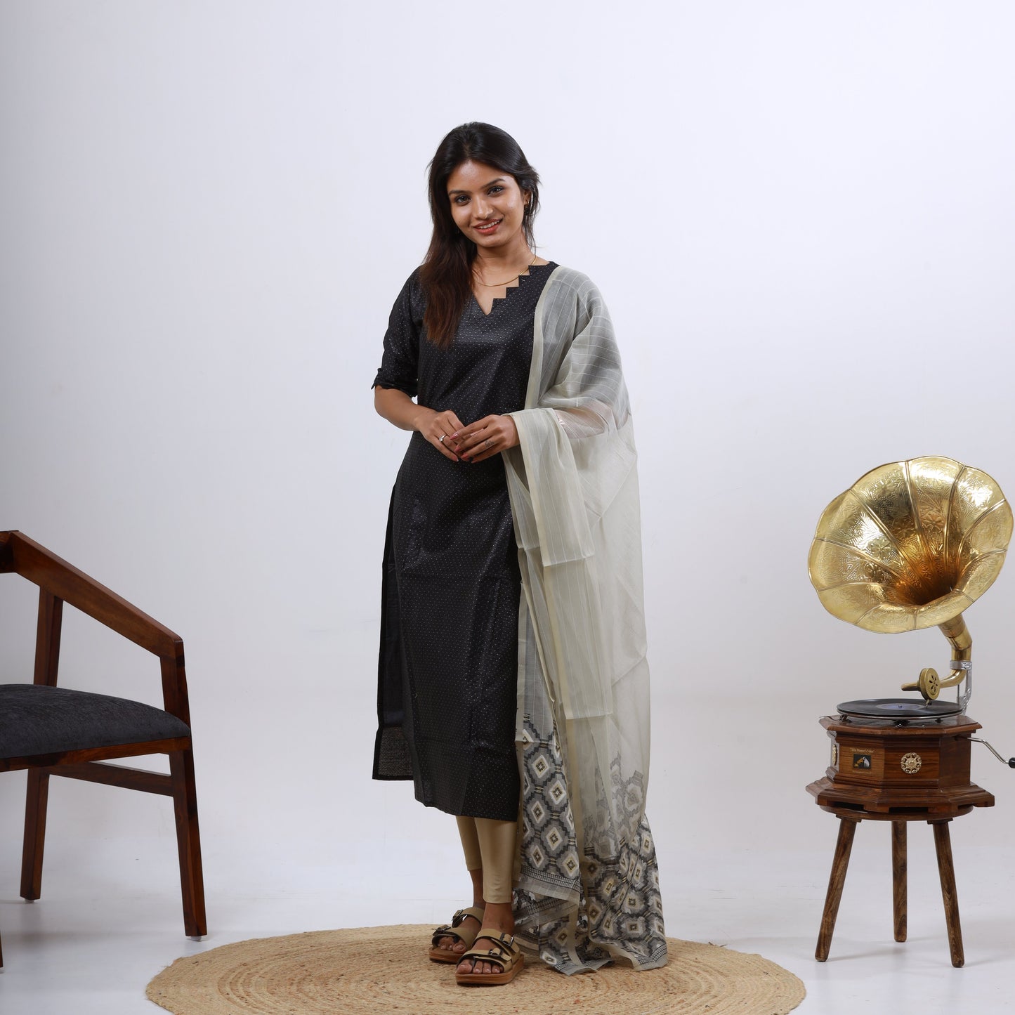 Falling Silk Diamond Butta (Dupatta Chanderi Jacquard)Top and dupatta