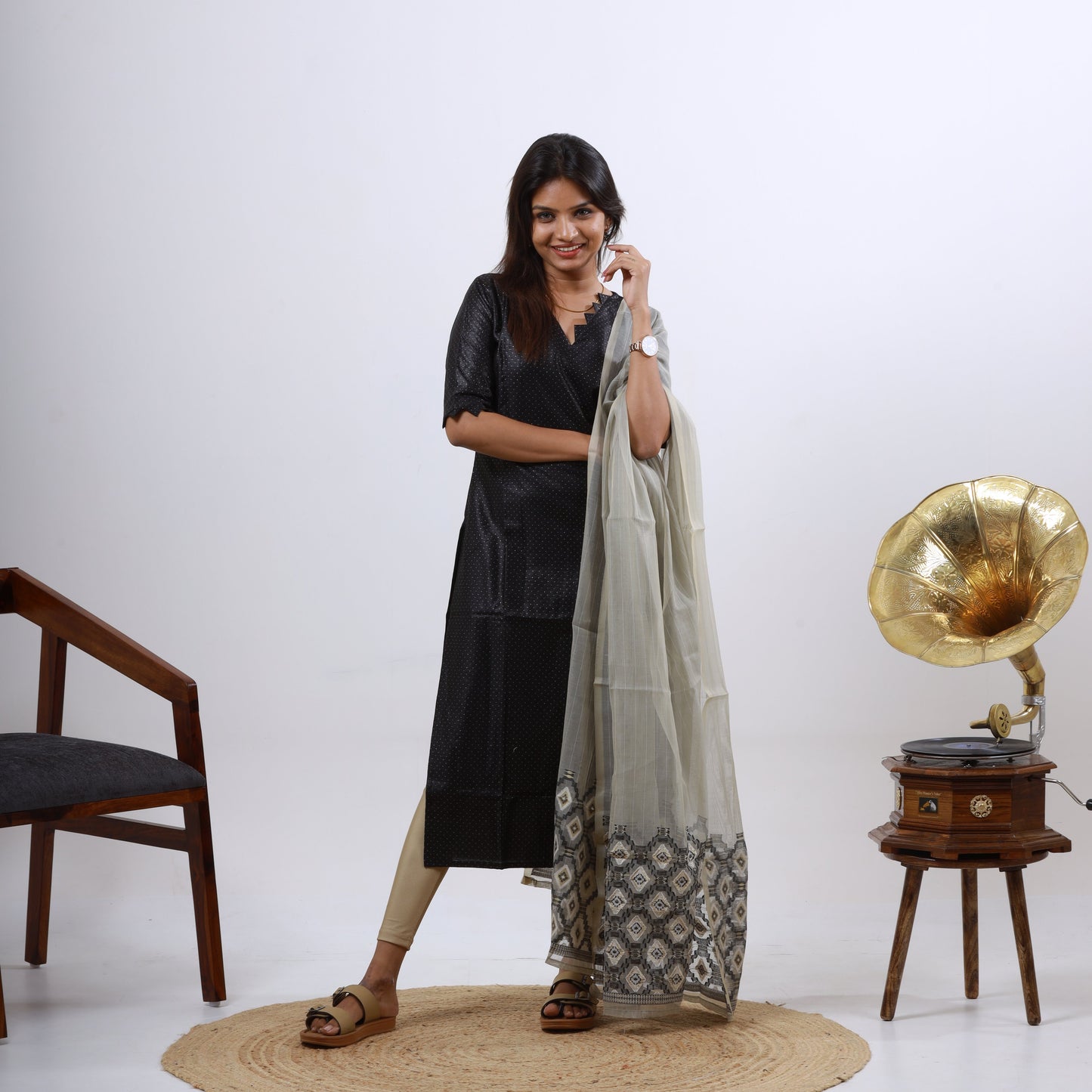 Falling Silk Diamond Butta (Dupatta Chanderi Jacquard)Top and dupatta