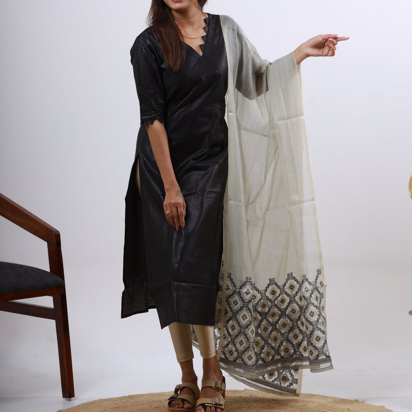 Falling Silk Diamond Butta (Dupatta Chanderi Jacquard)Top and dupatta