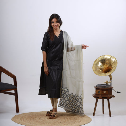 Falling Silk Diamond Butta (Dupatta Chanderi Jacquard)Top and dupatta